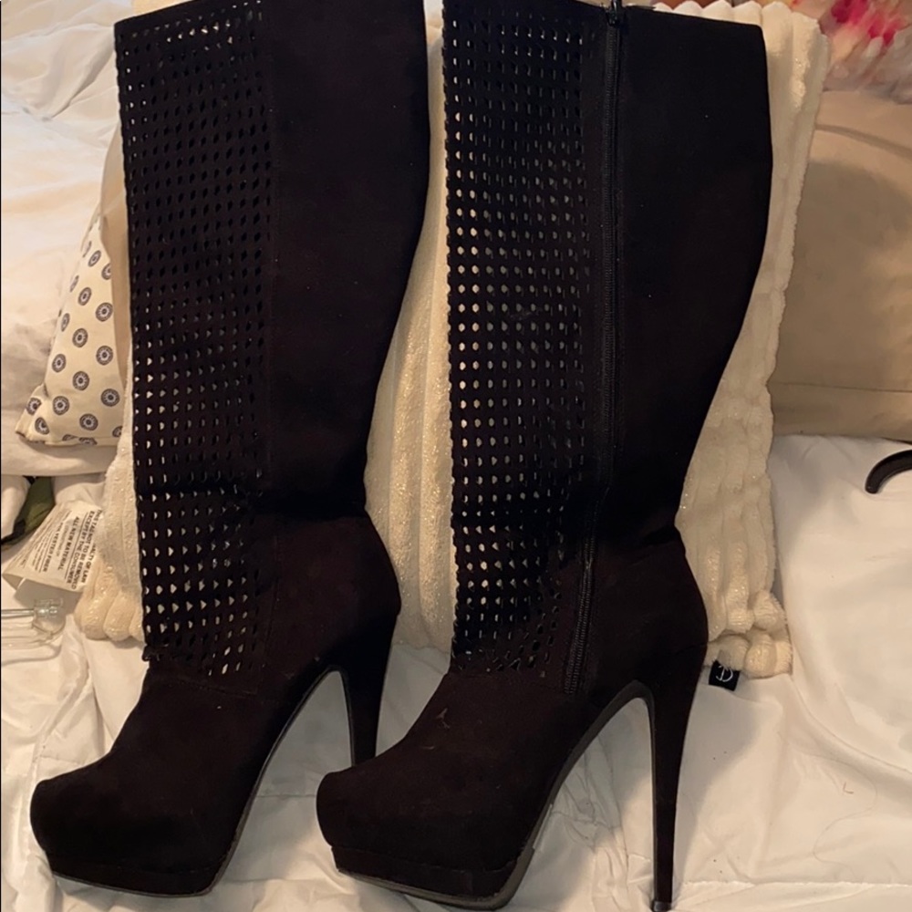Black Cutout Heeled Boot